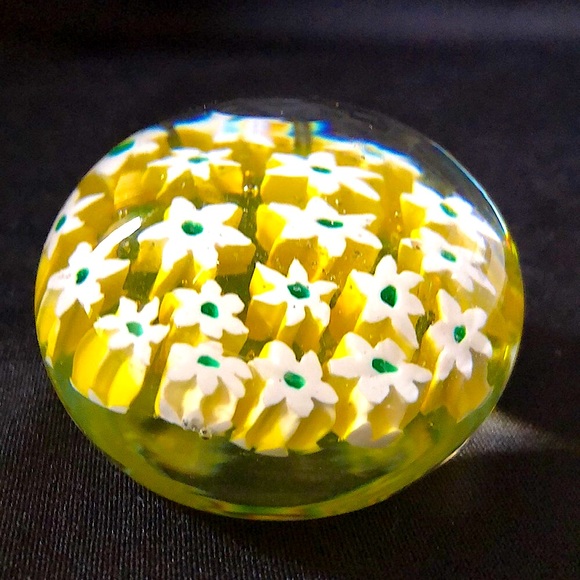 Murano Other - ⭐️ MURANO ⭐️ Art Glass “Millefiori” Paperweight